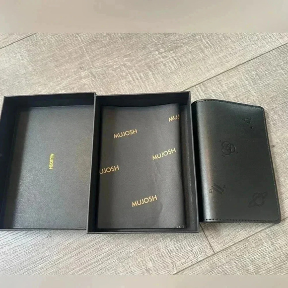 Mujosh Black Passport Holder/Wallet NEW - Picture 1 of 5